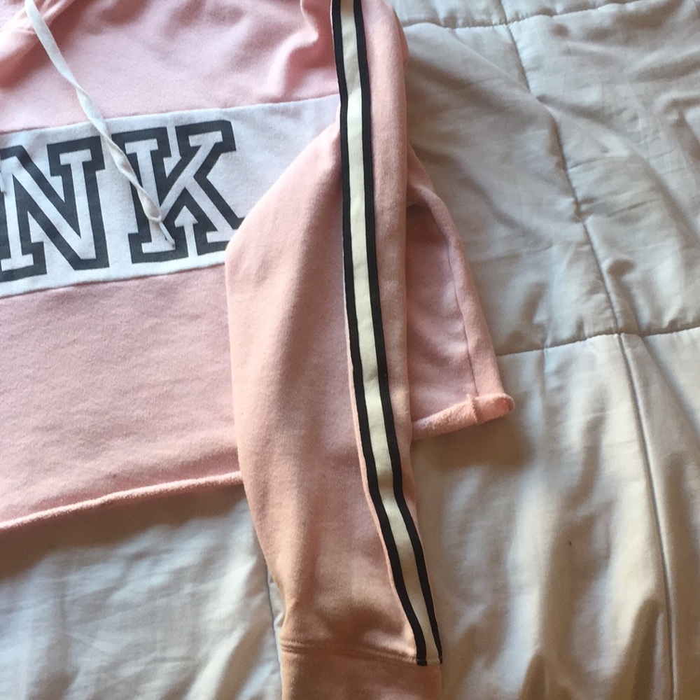pink cropped hoodie💕 - Picture 3 of 3